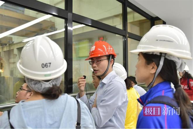 垃圾也能废物利用！武汉环境志愿者组团参观垃圾发电全过程