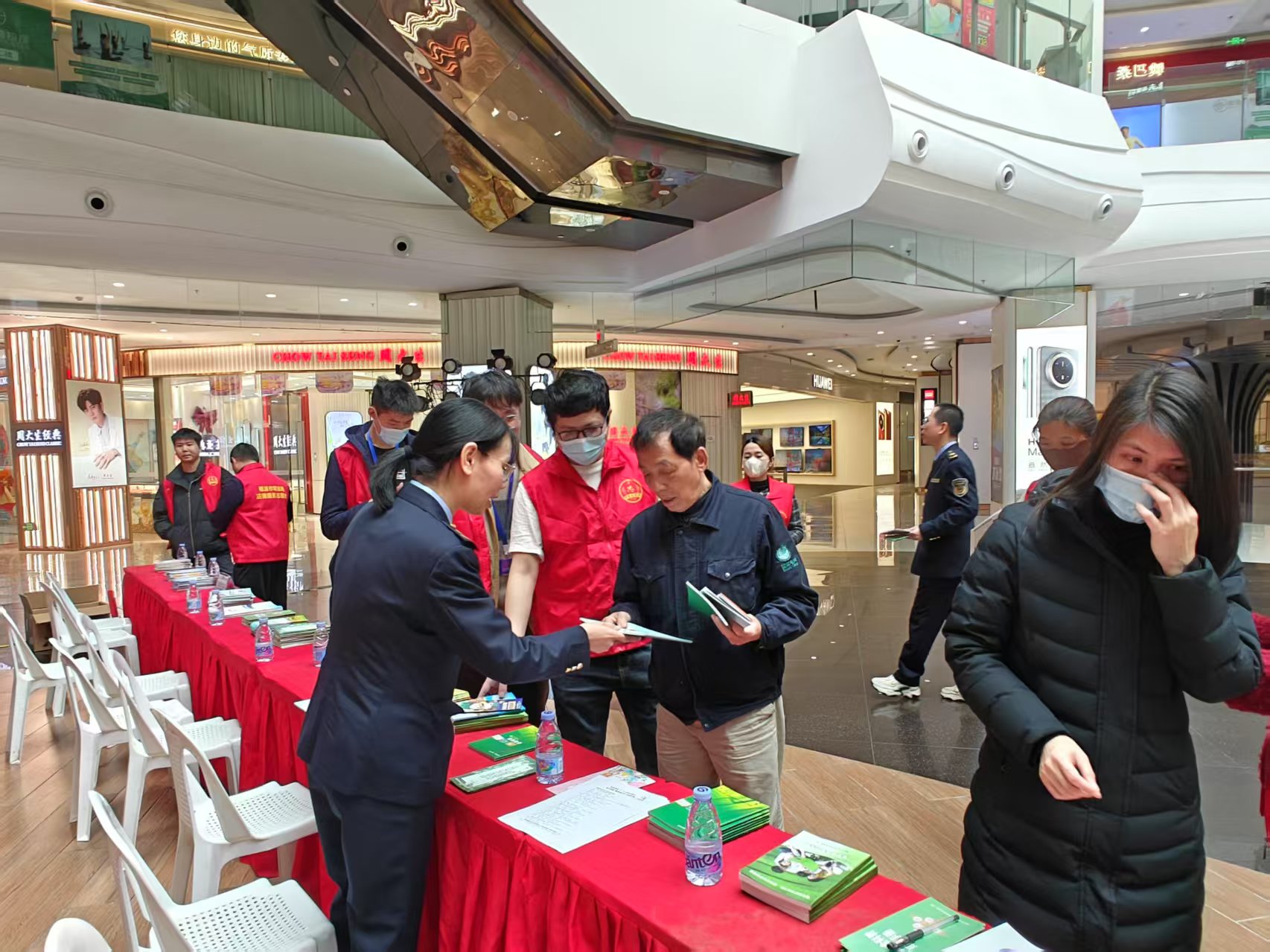 米乐M6：福清市举办2025年“3·15”国际消费者权益日系列宣传活动(图4)