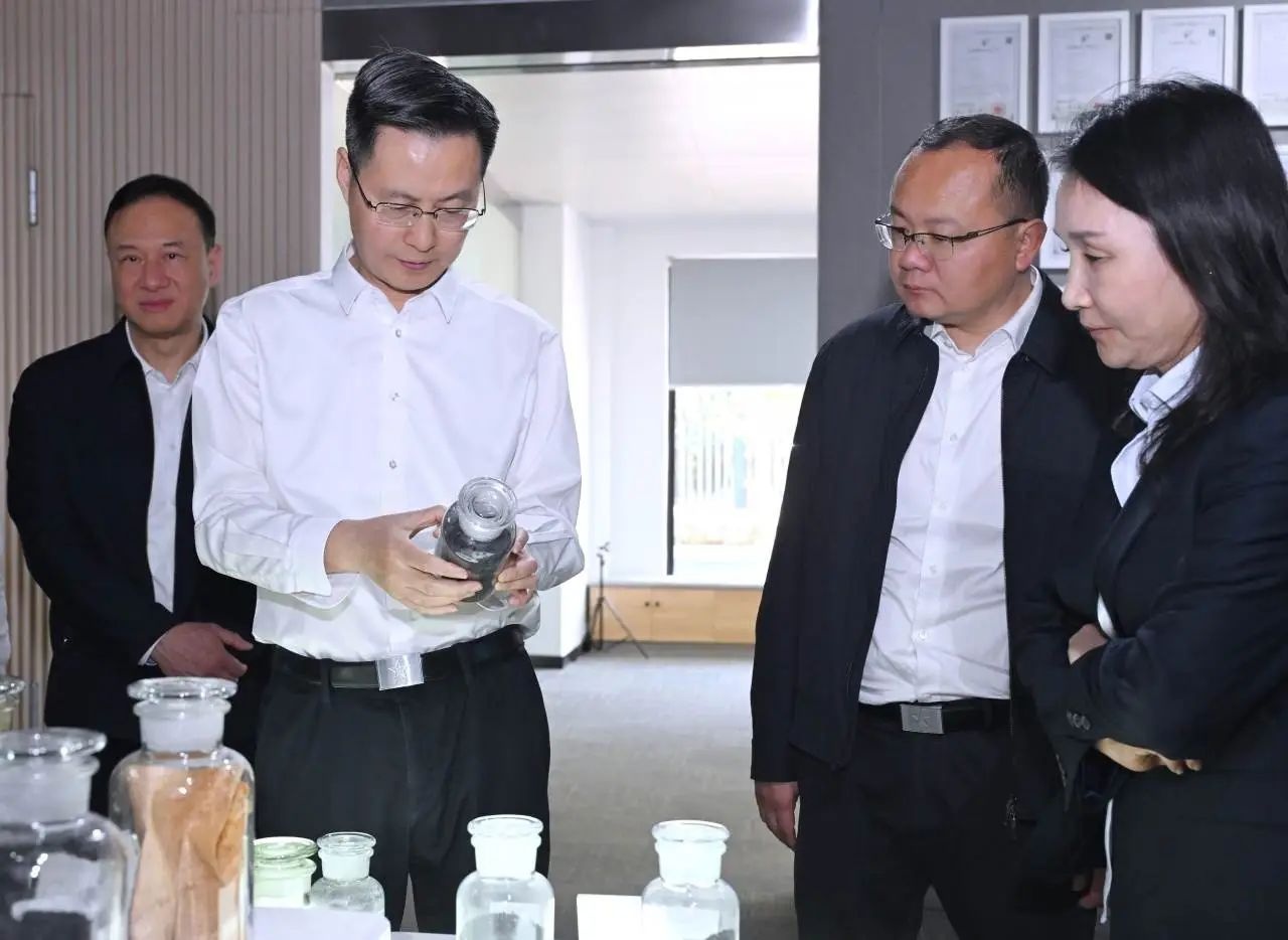 陈伟在嘉兴港区调研国家减污降碳协同创新试点城市建设工作(图1)