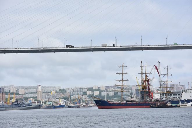 米乐M6：乌克兰袭击近7000公里外的海参崴俄精锐部队基地