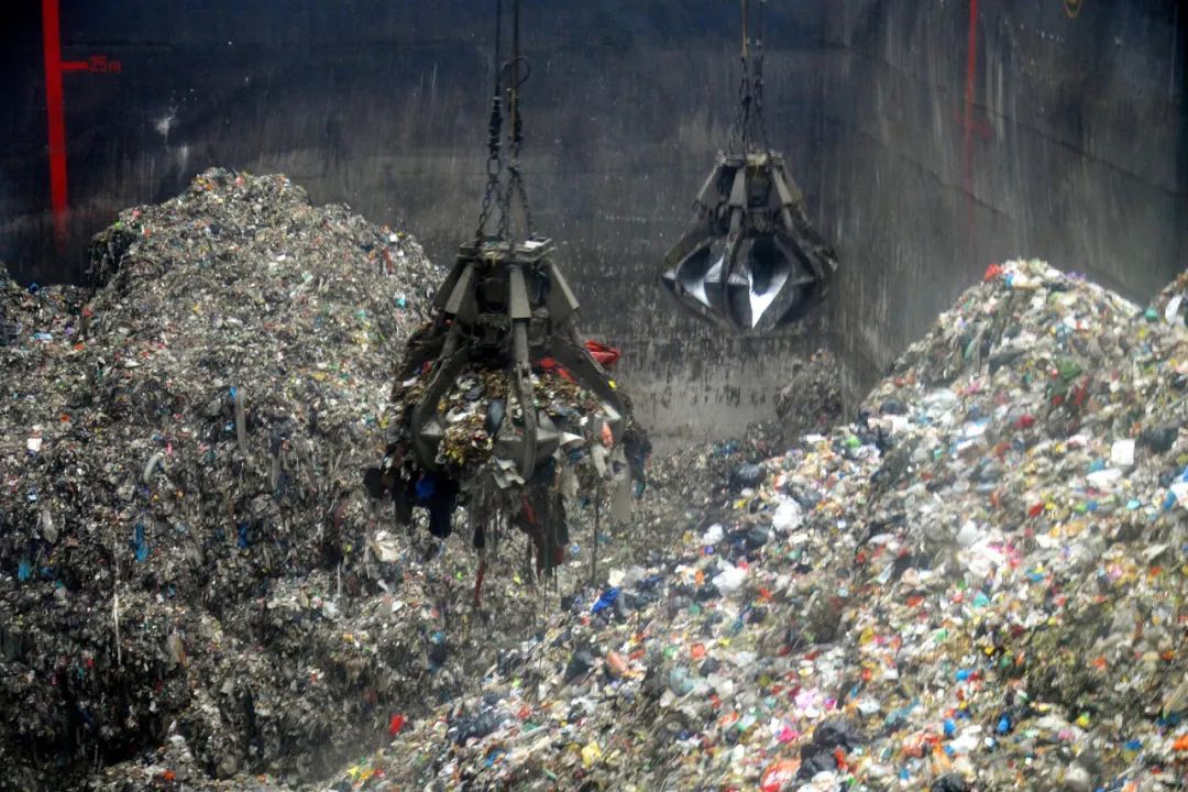 米乐M6：部分地方垃圾不够烧了？焚烧厂花式抢货还有企业要去海外“抢”