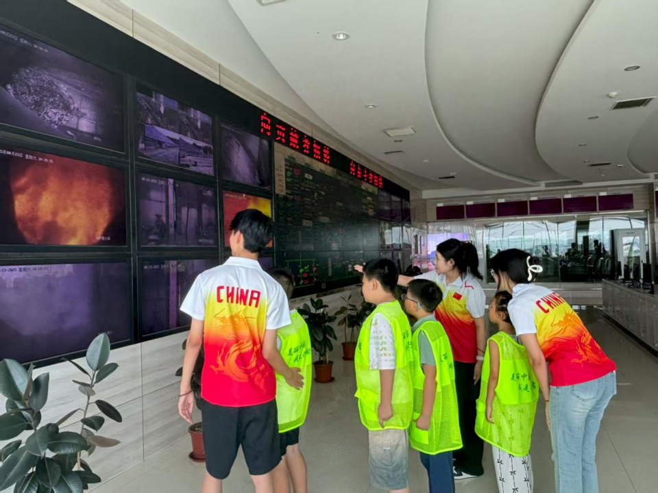 米乐M6平台：保护生物多样性美丽中国青春行山科职院学子带领中小学生开展绿色科考实践(图2)