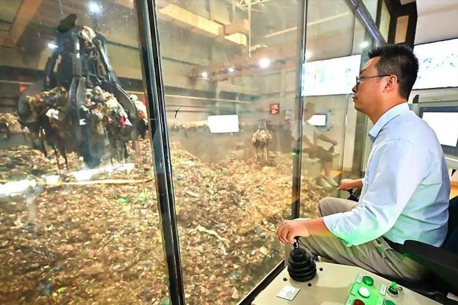 米乐M6：垃圾成宝贵资源？焚烧厂花钱买垃圾烧埋20年的都挖出来返工(图5)