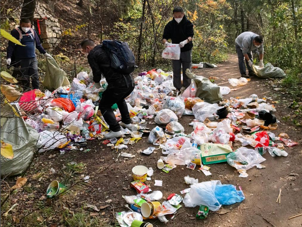 米乐M6：新华社丨风景“打卡地”缘何成了“垃圾场”？