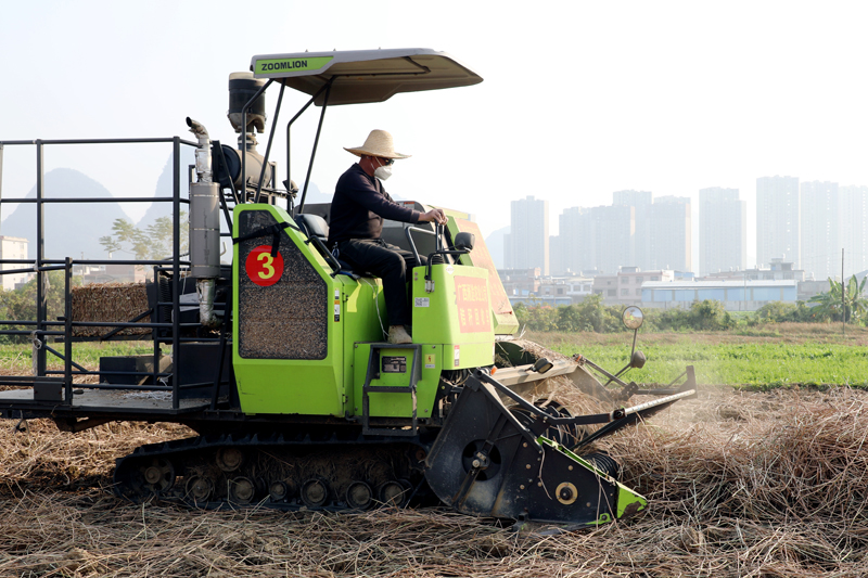 平桂区：“人防+技防”双线发力织密秸秆禁烧全域防控网