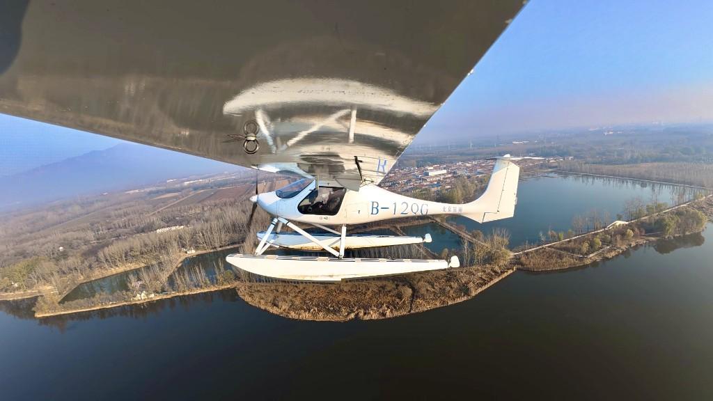 米乐M6平台：全球首款浮筒式双座水上电动飞机亮相北京延庆生态护渔效率提升50倍