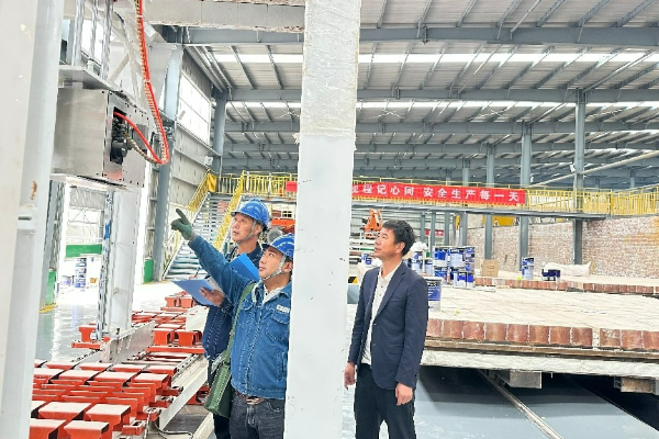 米乐M6：国网临夏供电公司：精准服务“护航”重点项目电力赋能县域经济“加速跑”(图1)