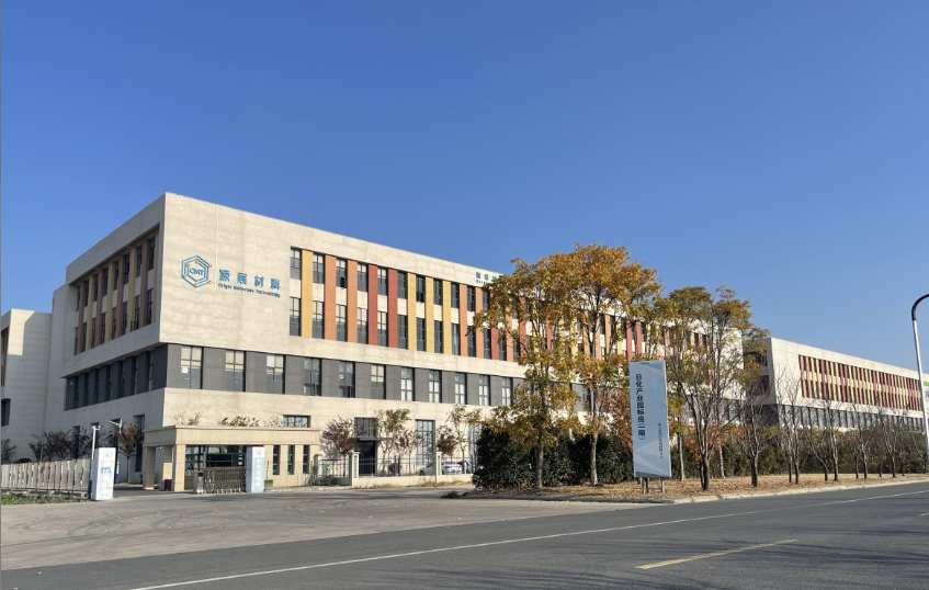 米乐M6平台：泰州源展为精密元器件穿上原子级“防护衣”——破解芯片关键材料“卡脖子”难题(图1)